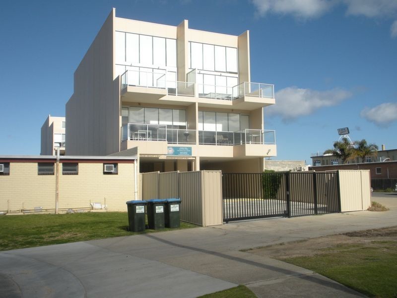 Apartment 2/247 Esplanade, Lakes Entrance VIC 3909