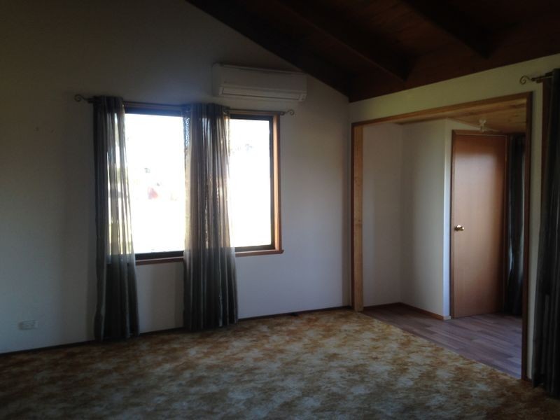 54 Capes Road, Lakes Entrance VIC 3909