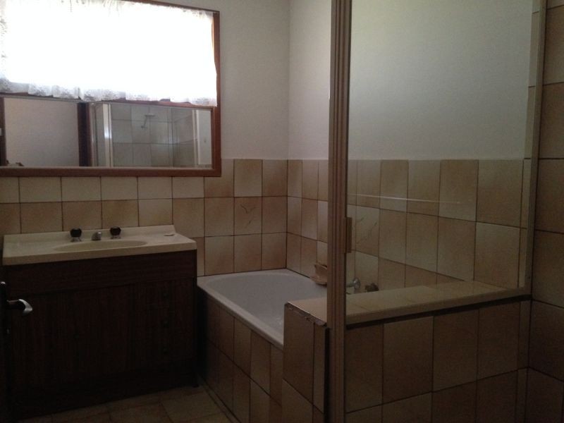 54 Capes Road, Lakes Entrance VIC 3909