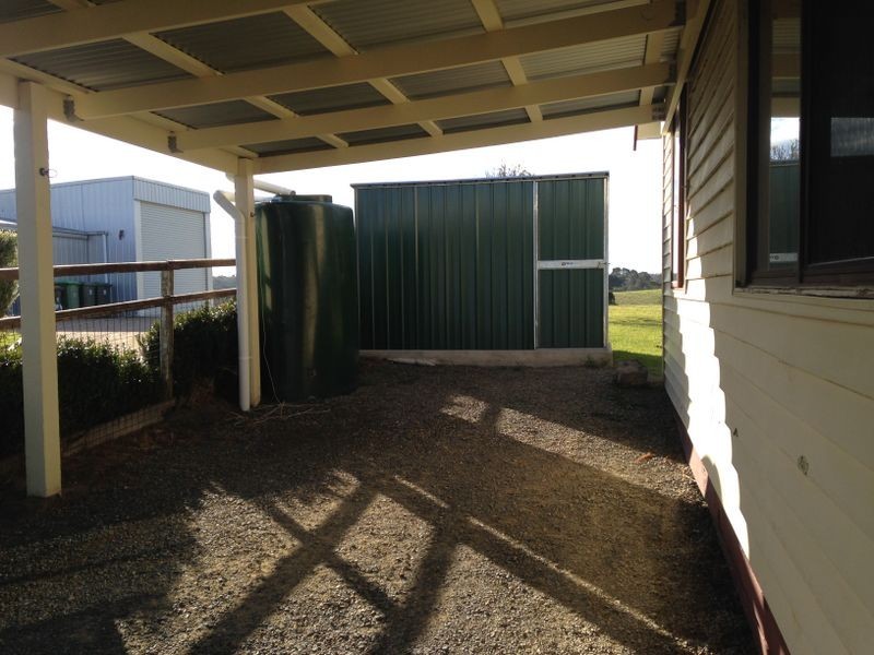 54 Capes Road, Lakes Entrance VIC 3909