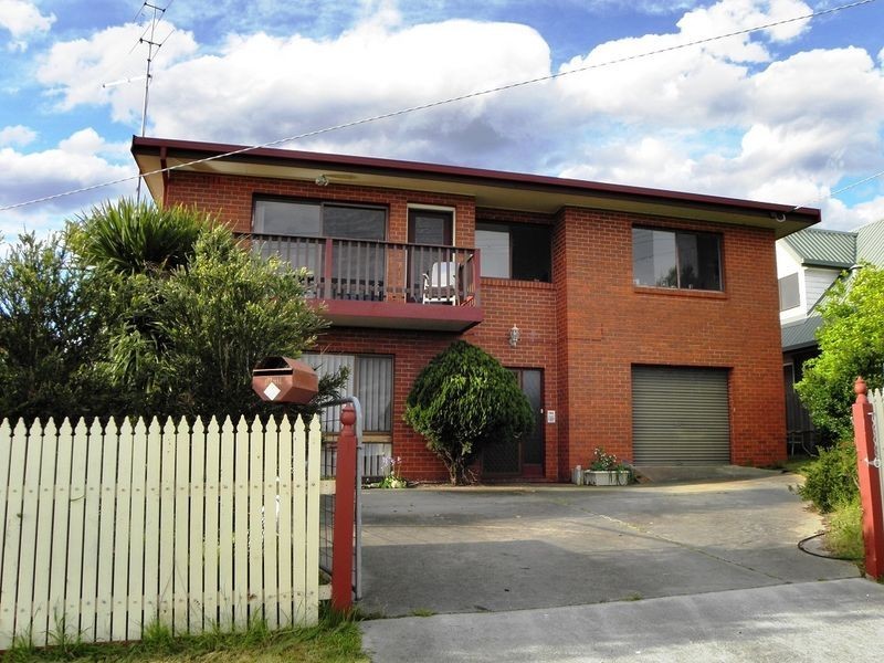 32 Capes Road, Lakes Entrance VIC 3909