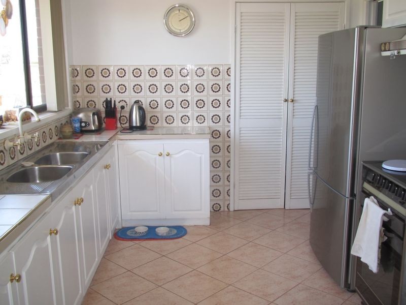 32 Capes Road, Lakes Entrance VIC 3909