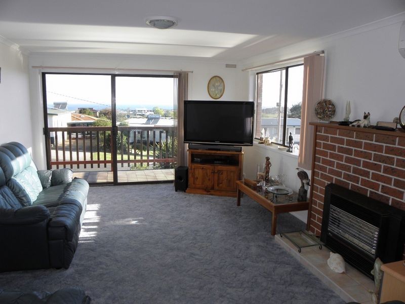 32 Capes Road, Lakes Entrance VIC 3909
