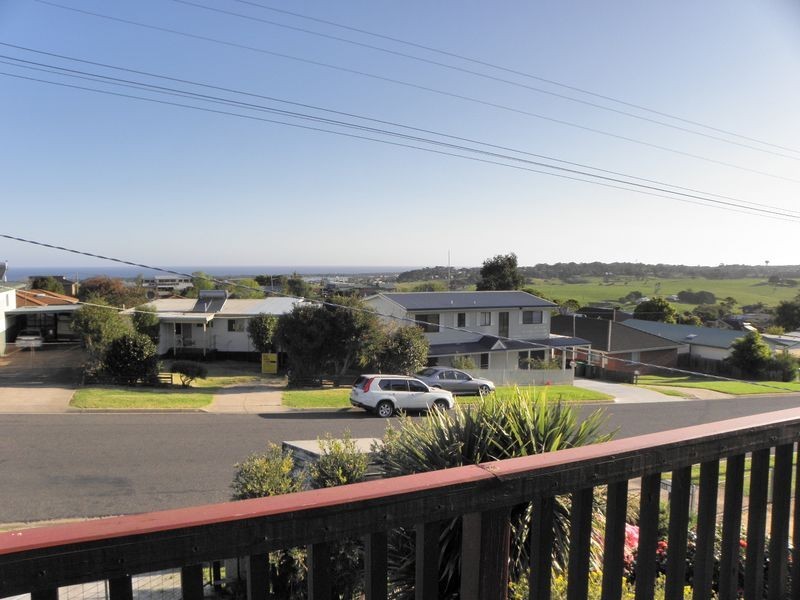 32 Capes Road, Lakes Entrance VIC 3909