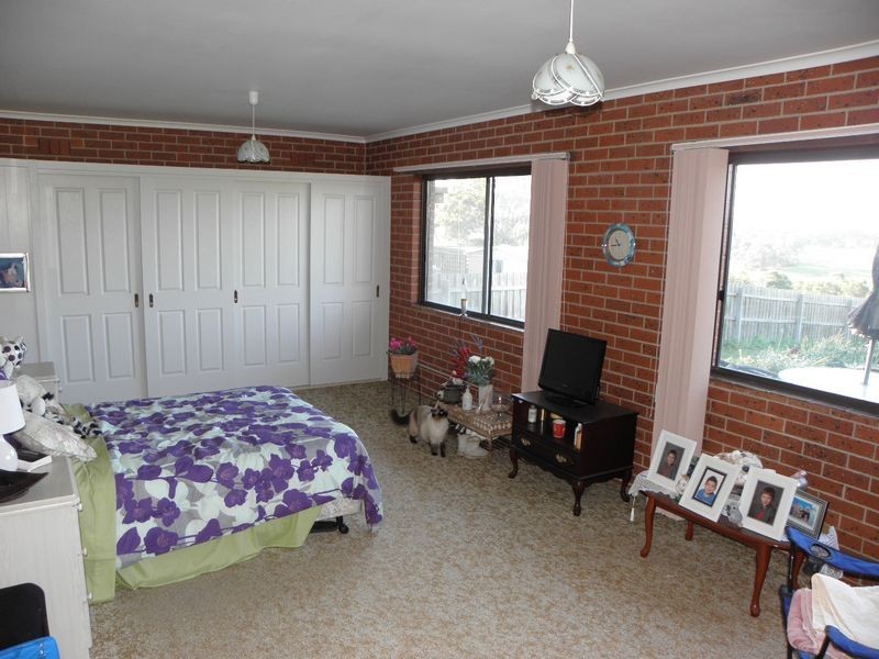 32 Capes Road, Lakes Entrance VIC 3909