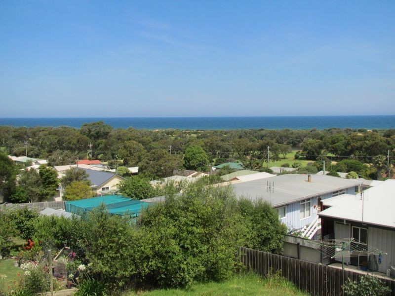 17 Gay Street, Lakes Entrance VIC 3909