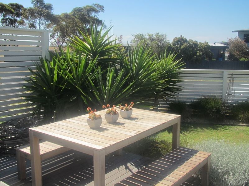 2/2 Lakeside Drive, Lake Tyers Beach VIC 3909