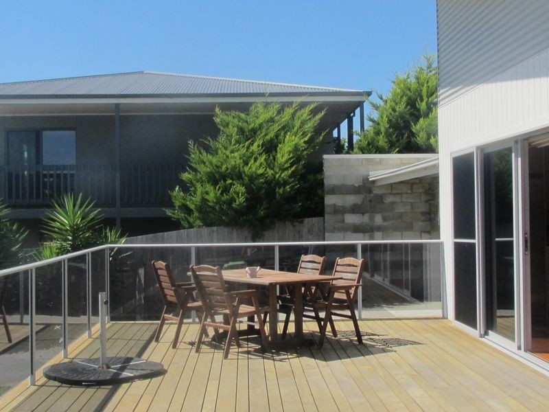 8 Warfe Drive, Lake Tyers Beach VIC 3909