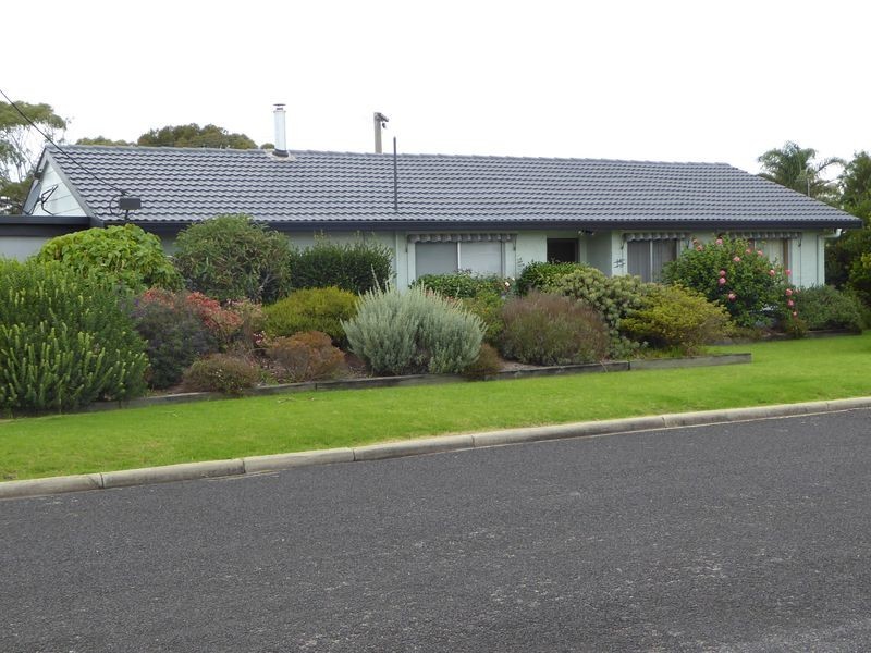 15 Ferndale Parade, Lakes Entrance VIC 3909