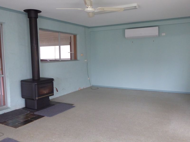 15 Ferndale Parade, Lakes Entrance VIC 3909