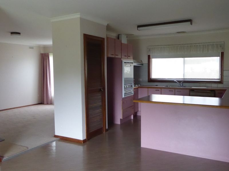 15 Ferndale Parade, Lakes Entrance VIC 3909