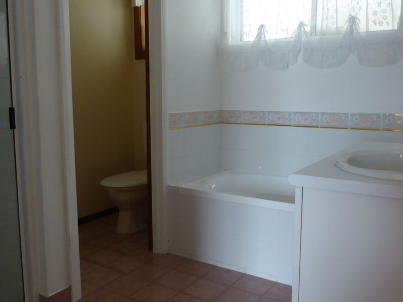 15 Ferndale Parade, Lakes Entrance VIC 3909