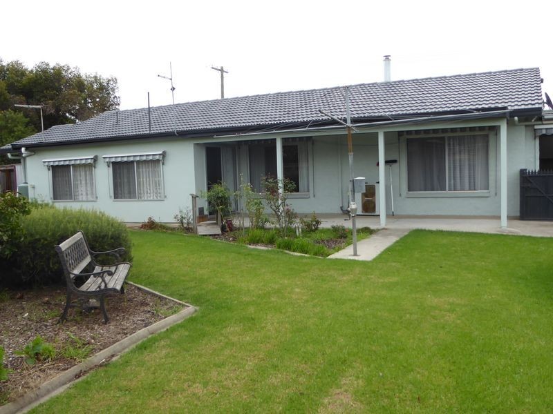 15 Ferndale Parade, Lakes Entrance VIC 3909