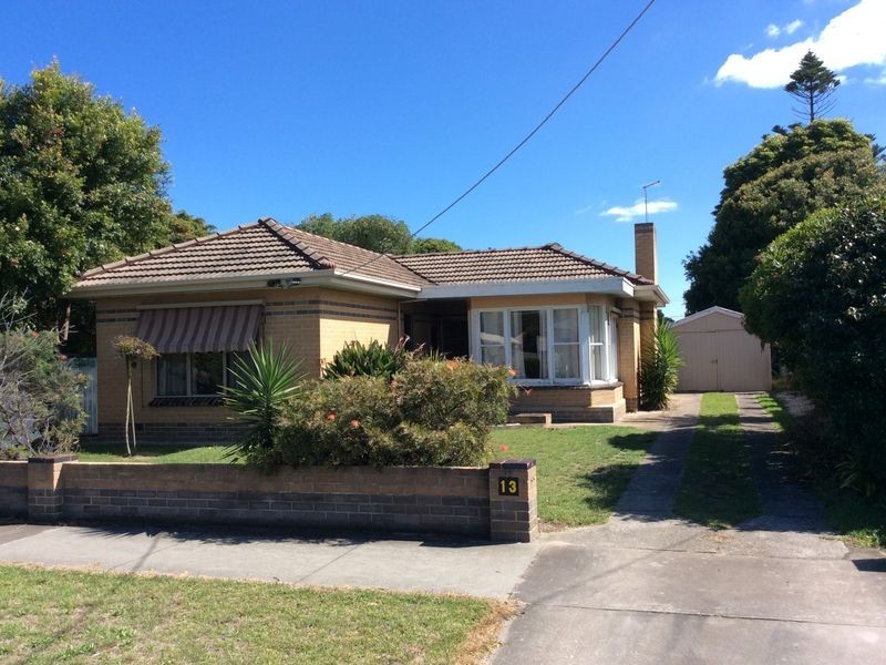 13 Mourilyan Street, Lakes Entrance VIC 3909