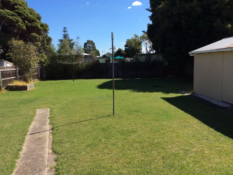 13 Mourilyan Street, Lakes Entrance VIC 3909