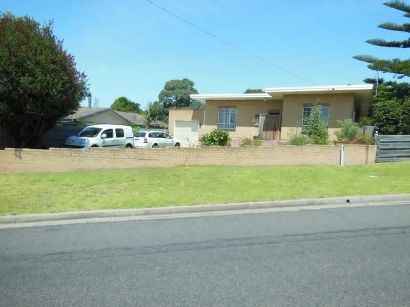 1 Capes Road, Lakes Entrance VIC 3909