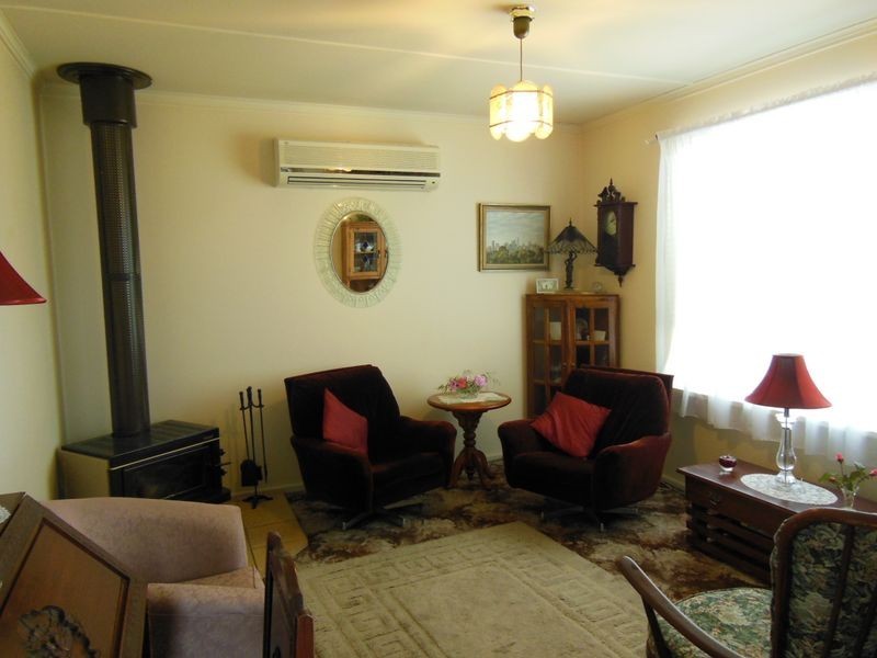 1 Capes Road, Lakes Entrance VIC 3909