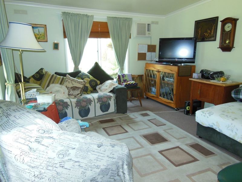 1 Capes Road, Lakes Entrance VIC 3909