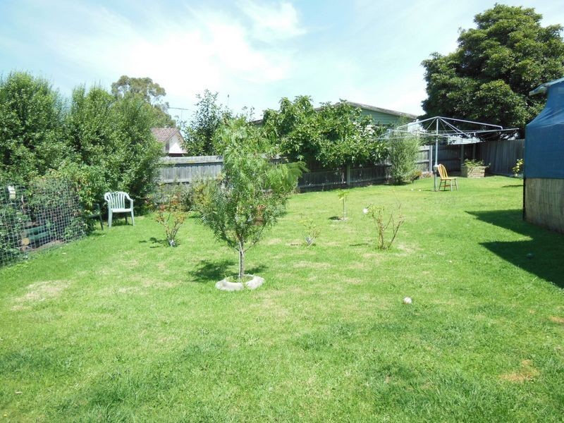 1 Capes Road, Lakes Entrance VIC 3909