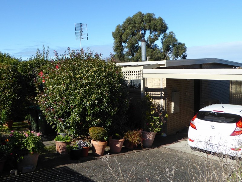 67 Capes Road, Lakes Entrance VIC 3909