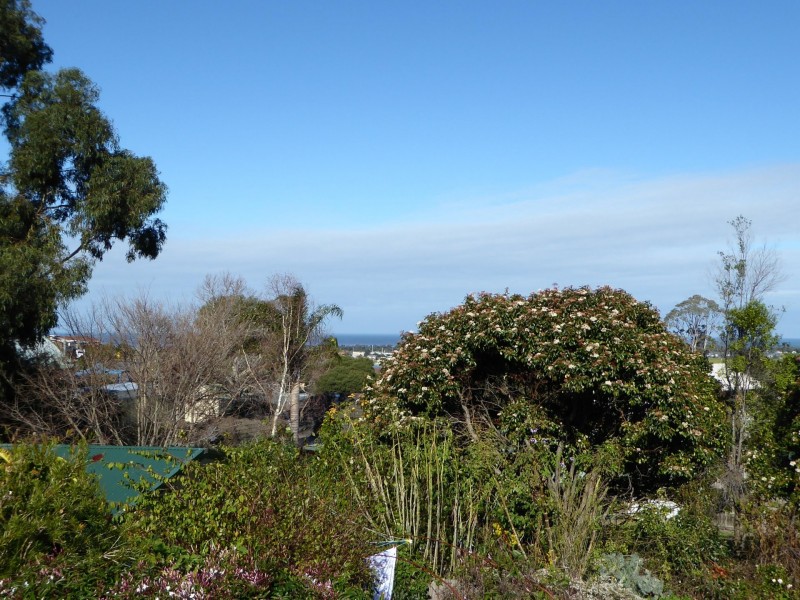 67 Capes Road, Lakes Entrance VIC 3909