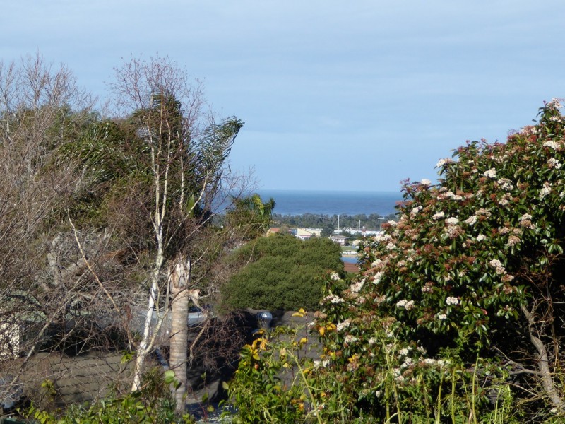 67 Capes Road, Lakes Entrance VIC 3909