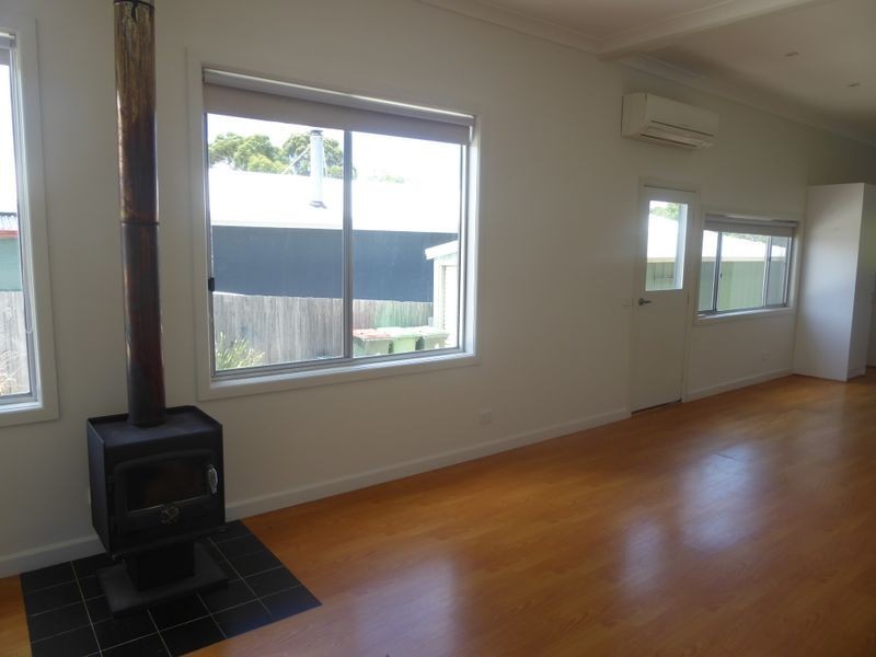 17 Wyrallah Street, Lakes Entrance VIC 3909