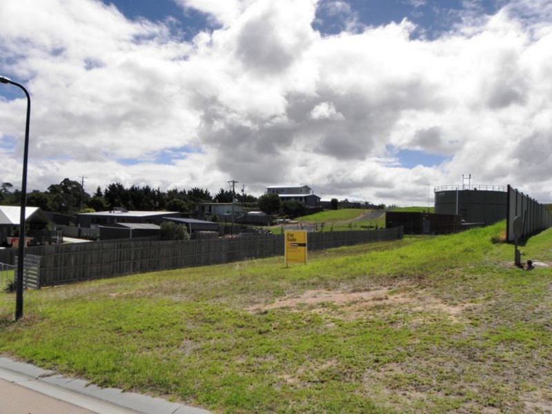 16 Tower Hill Court, Kalimna VIC 3909