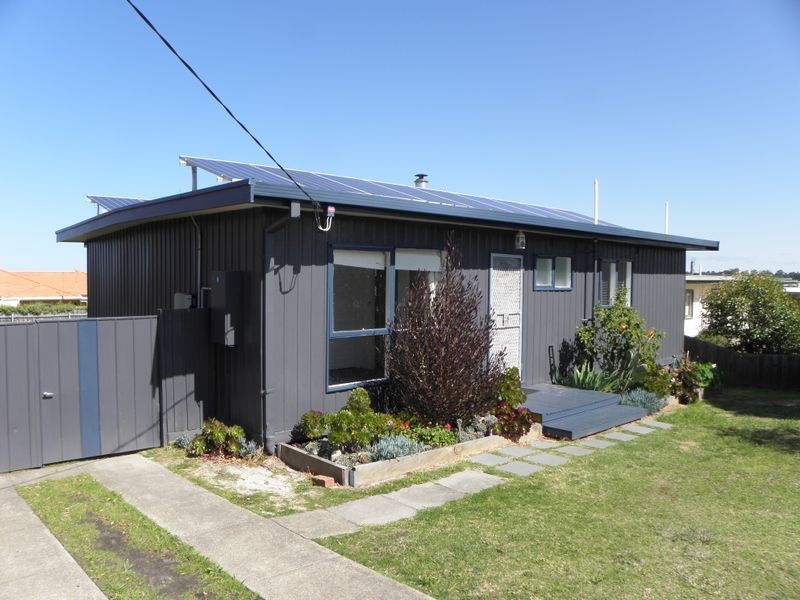 75 Capes Road, Lakes Entrance VIC 3909