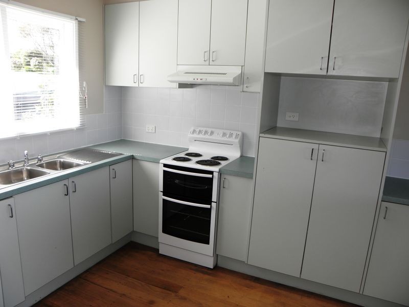 75 Capes Road, Lakes Entrance VIC 3909