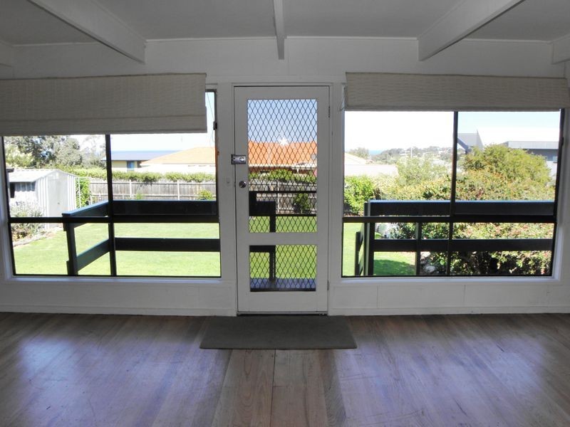 75 Capes Road, Lakes Entrance VIC 3909