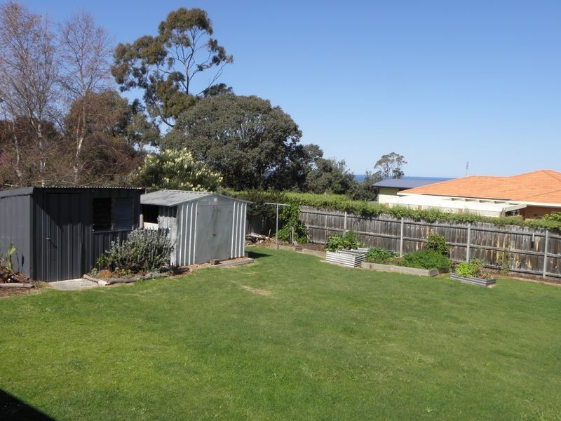 75 Capes Road, Lakes Entrance VIC 3909