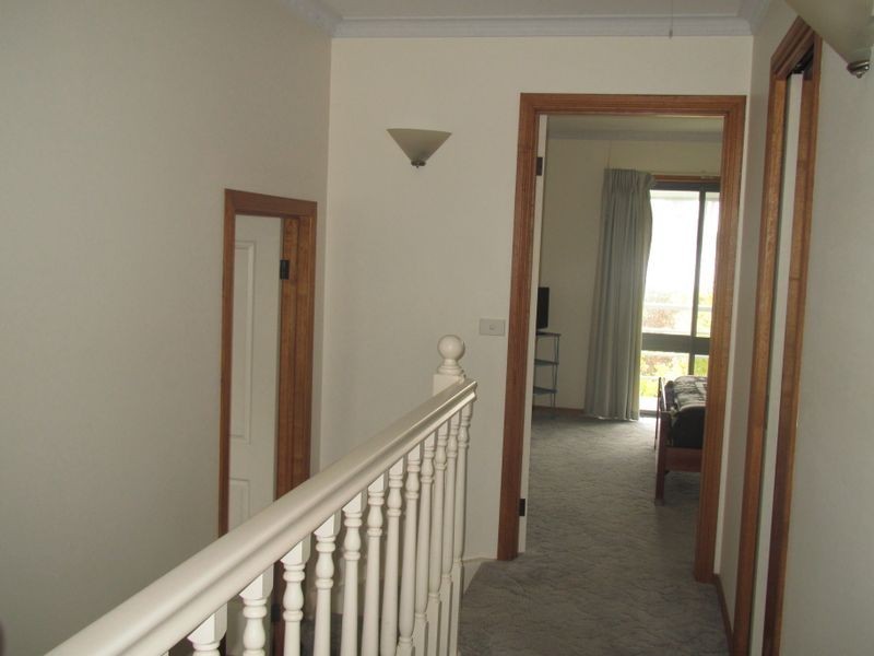 Unit 2/4 Jemmeson Street, Lakes Entrance VIC 3909