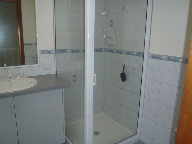 Unit 2/4 Jemmeson Street, Lakes Entrance VIC 3909