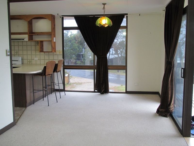 49 Oceanview Parade, Lakes Entrance VIC 3909