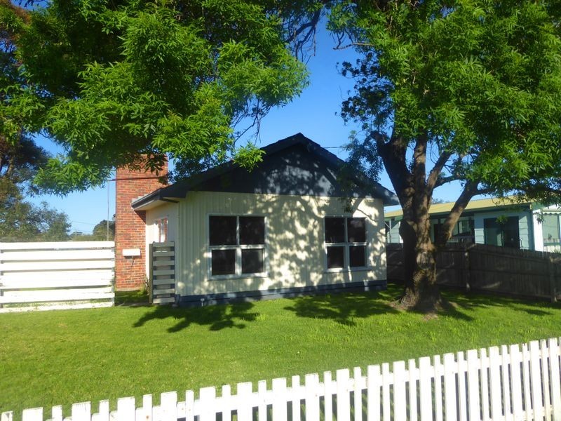 22 Fish Street, Lakes Entrance VIC 3909