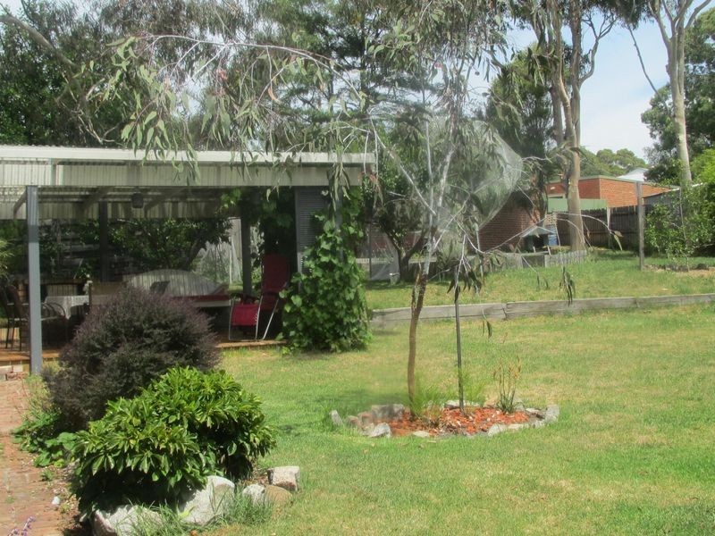 19 Campbell Grove, Lakes Entrance VIC 3909