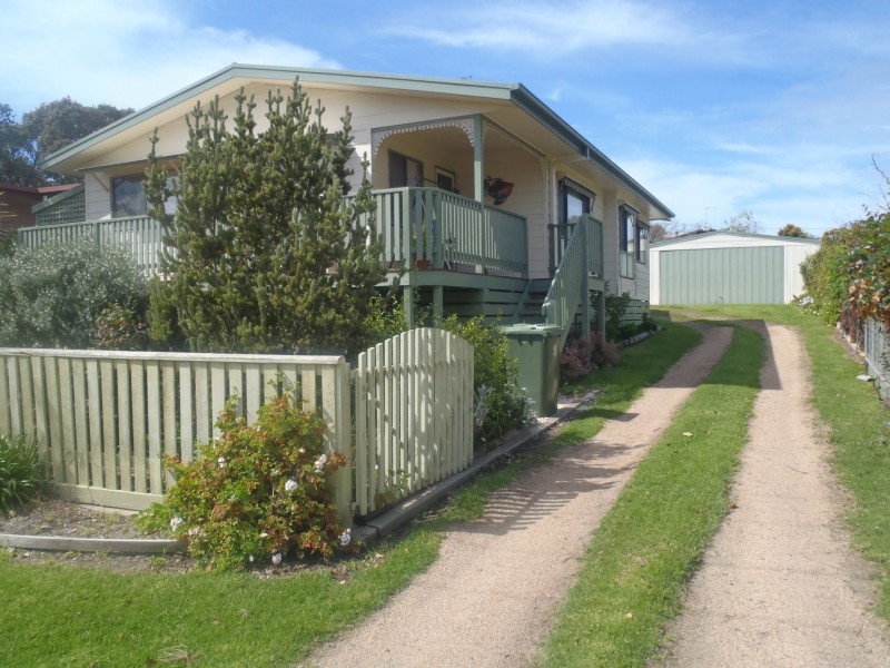 8 Lind Drive, Lake Tyers Beach VIC 3909