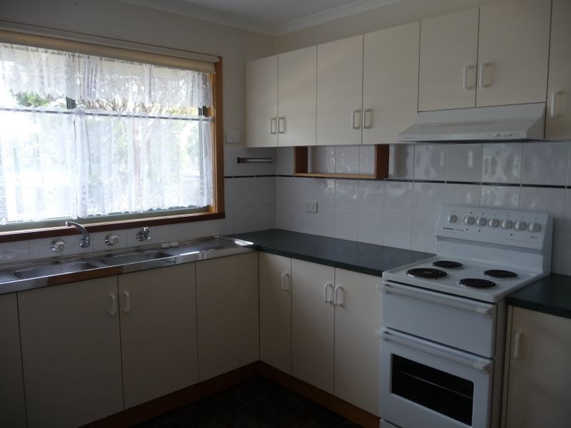 8 Lind Drive, Lake Tyers Beach VIC 3909