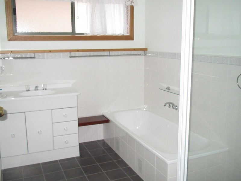 8 Lind Drive, Lake Tyers Beach VIC 3909