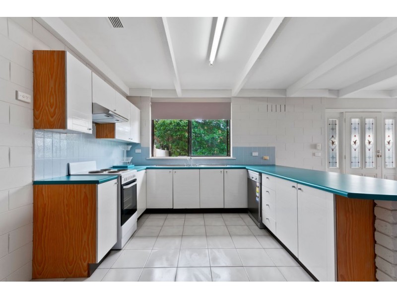 5 Campbell Grove, Lakes Entrance VIC 3909