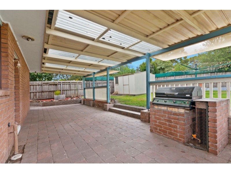 5 Campbell Grove, Lakes Entrance VIC 3909
