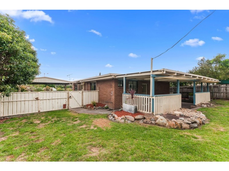 5 Campbell Grove, Lakes Entrance VIC 3909