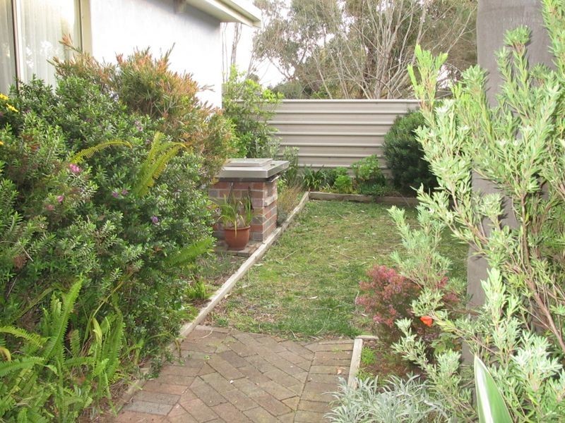 2/5 Merrangbaur Street, Lakes Entrance VIC 3909