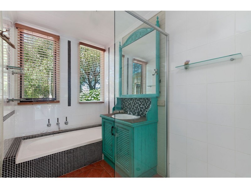 37 Bronsdon Street, Lakes Entrance VIC 3909