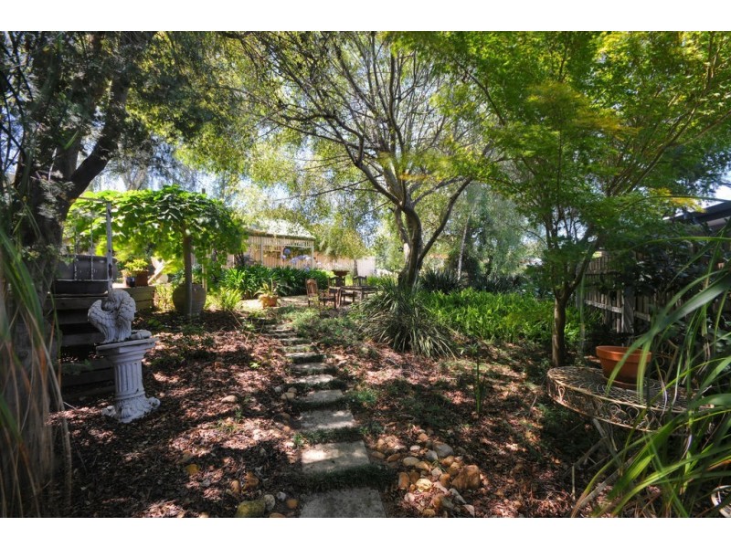 37 Bronsdon Street, Lakes Entrance VIC 3909