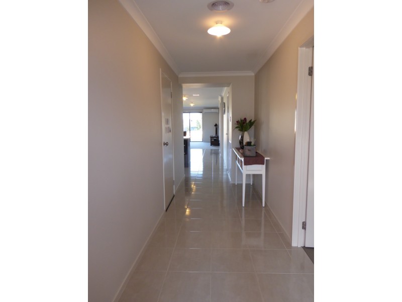 3 Lawson Drive, Lakes Entrance VIC 3909