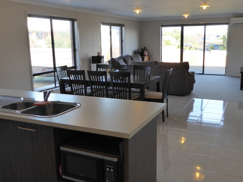 3 Lawson Drive, Lakes Entrance VIC 3909