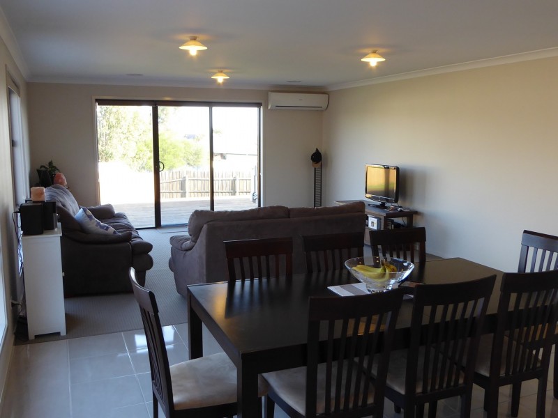 3 Lawson Drive, Lakes Entrance VIC 3909