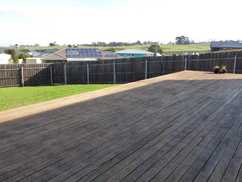 3 Lawson Drive, Lakes Entrance VIC 3909